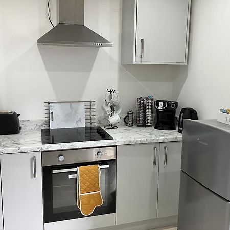 Lancing Apartments - Spacious 2 Bed - Sleeps 6 - Burnham Village Slough Esterno foto