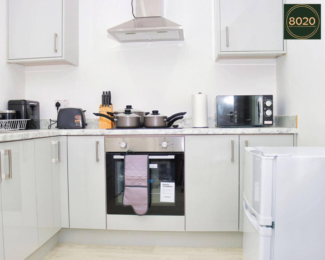 Lancing Apartments - Spacious 2 Bed - Sleeps 6 - Burnham Village Slough Esterno foto