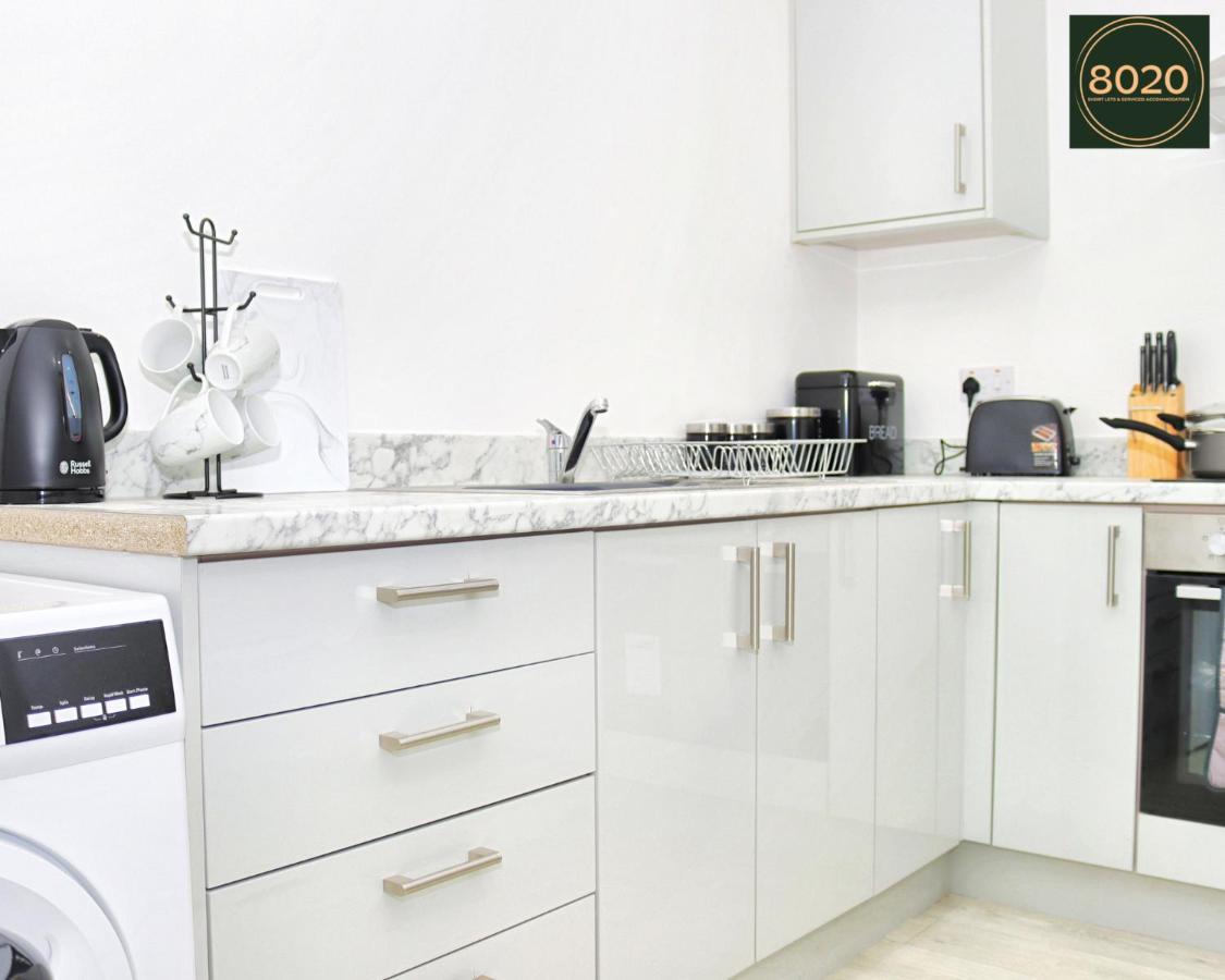 Lancing Apartments - Spacious 2 Bed - Sleeps 6 - Burnham Village Slough Esterno foto