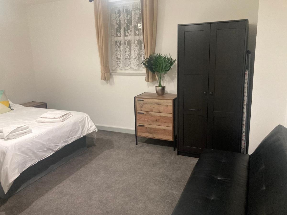 Lancing Apartments - Spacious 2 Bed - Sleeps 6 - Burnham Village Slough Esterno foto