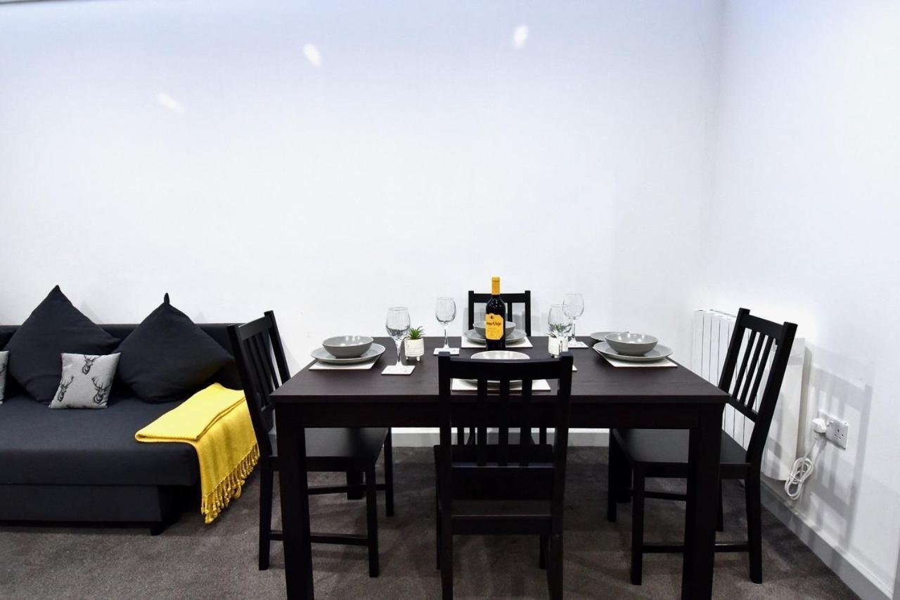 Lancing Apartments - Spacious 2 Bed - Sleeps 6 - Burnham Village Slough Esterno foto