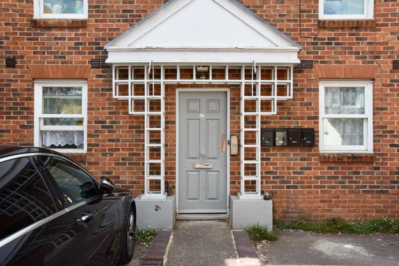 Lancing Apartments - Spacious 2 Bed - Sleeps 6 - Burnham Village Slough Esterno foto