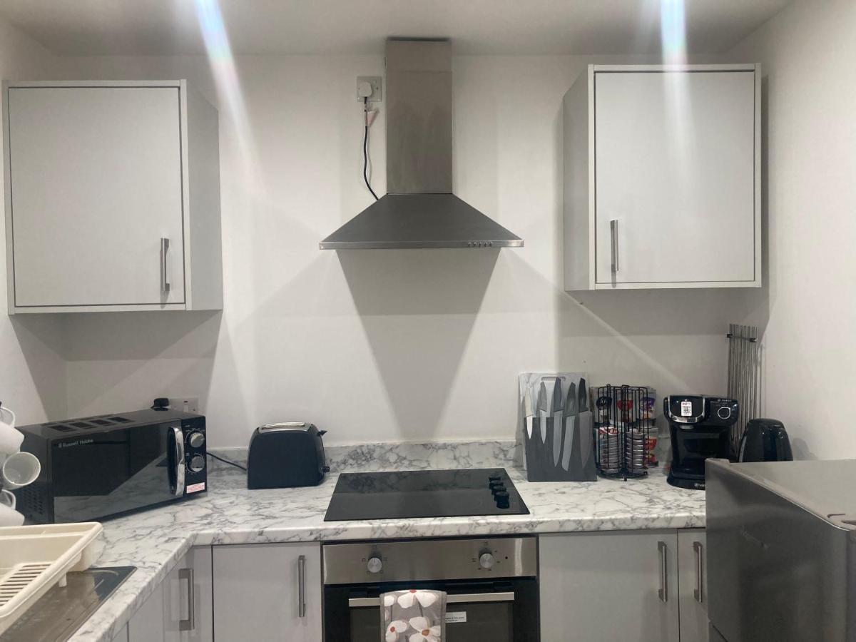Lancing Apartments - Spacious 2 Bed - Sleeps 6 - Burnham Village Slough Esterno foto