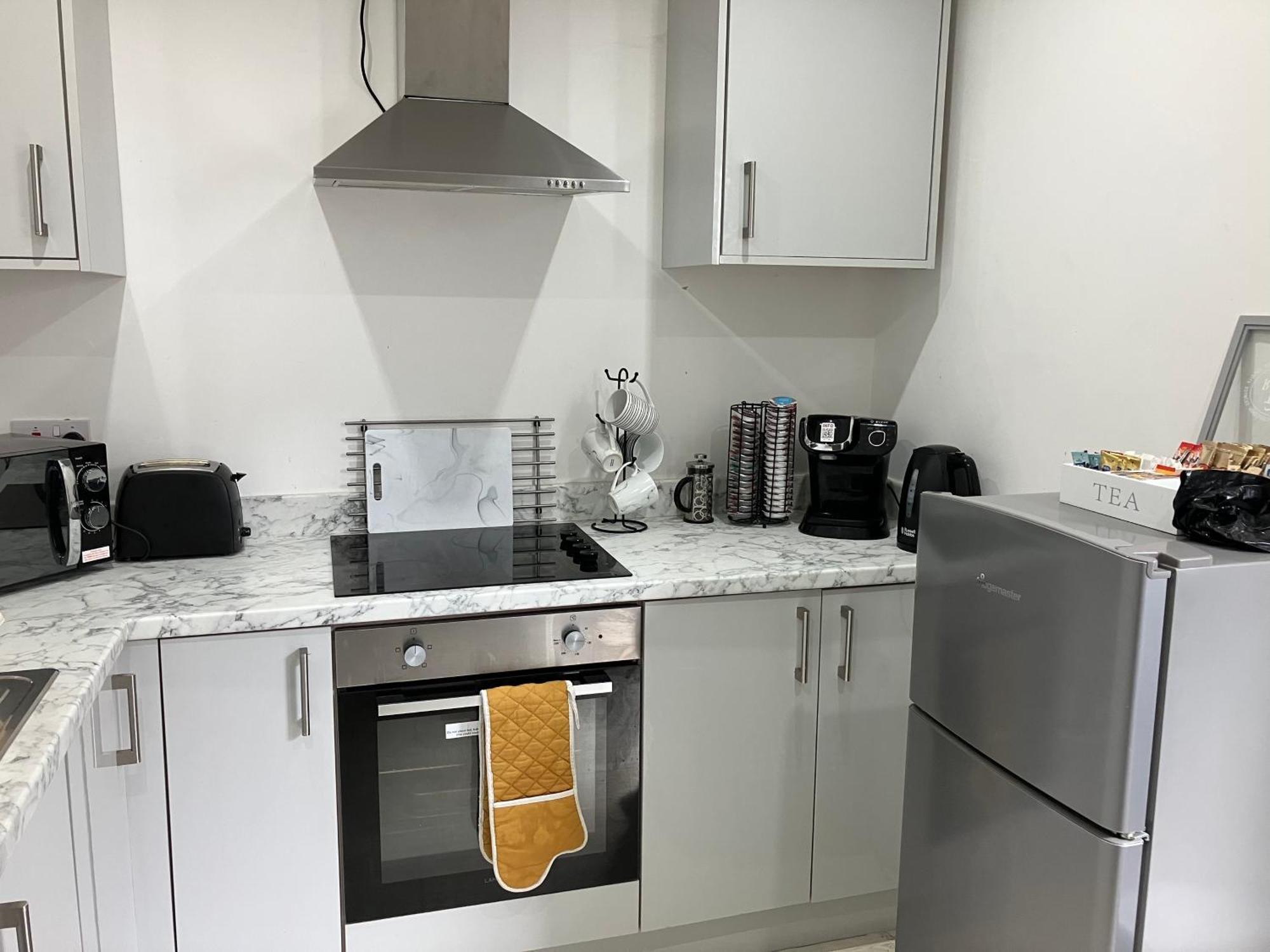 Lancing Apartments - Spacious 2 Bed - Sleeps 6 - Burnham Village Slough Esterno foto